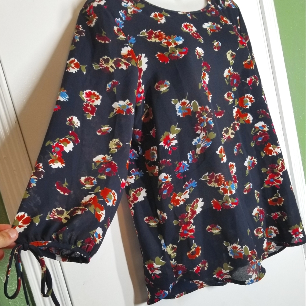 😍 Pleione Size M Dark Blue Floral Long Sleeve Blouse